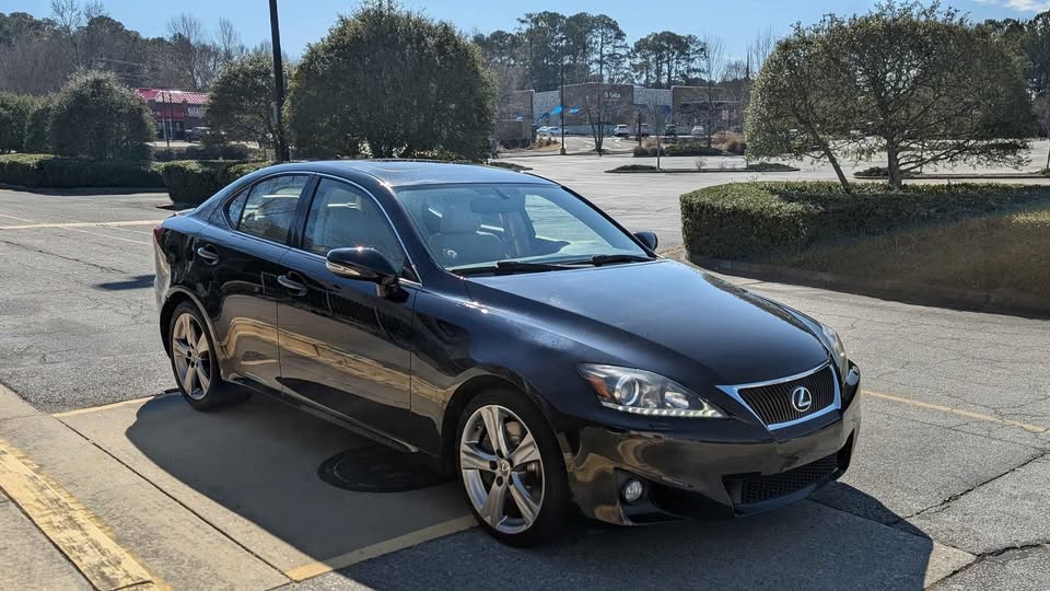 2013 Lexus IS 350 Sedan 4D photo 2