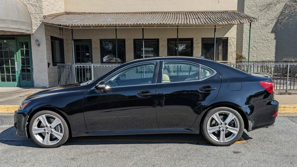 2013 Lexus IS 350 Sedan 4D photo 3