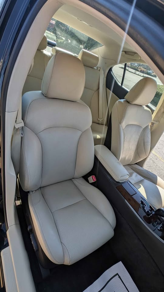 2013 Lexus IS 350 Sedan 4D photo 9