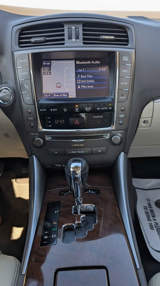 2013 Lexus IS 350 Sedan 4D photo 10