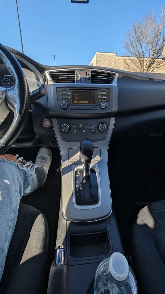 2013 Nissan Sentra SV Sedan 4D photo 6