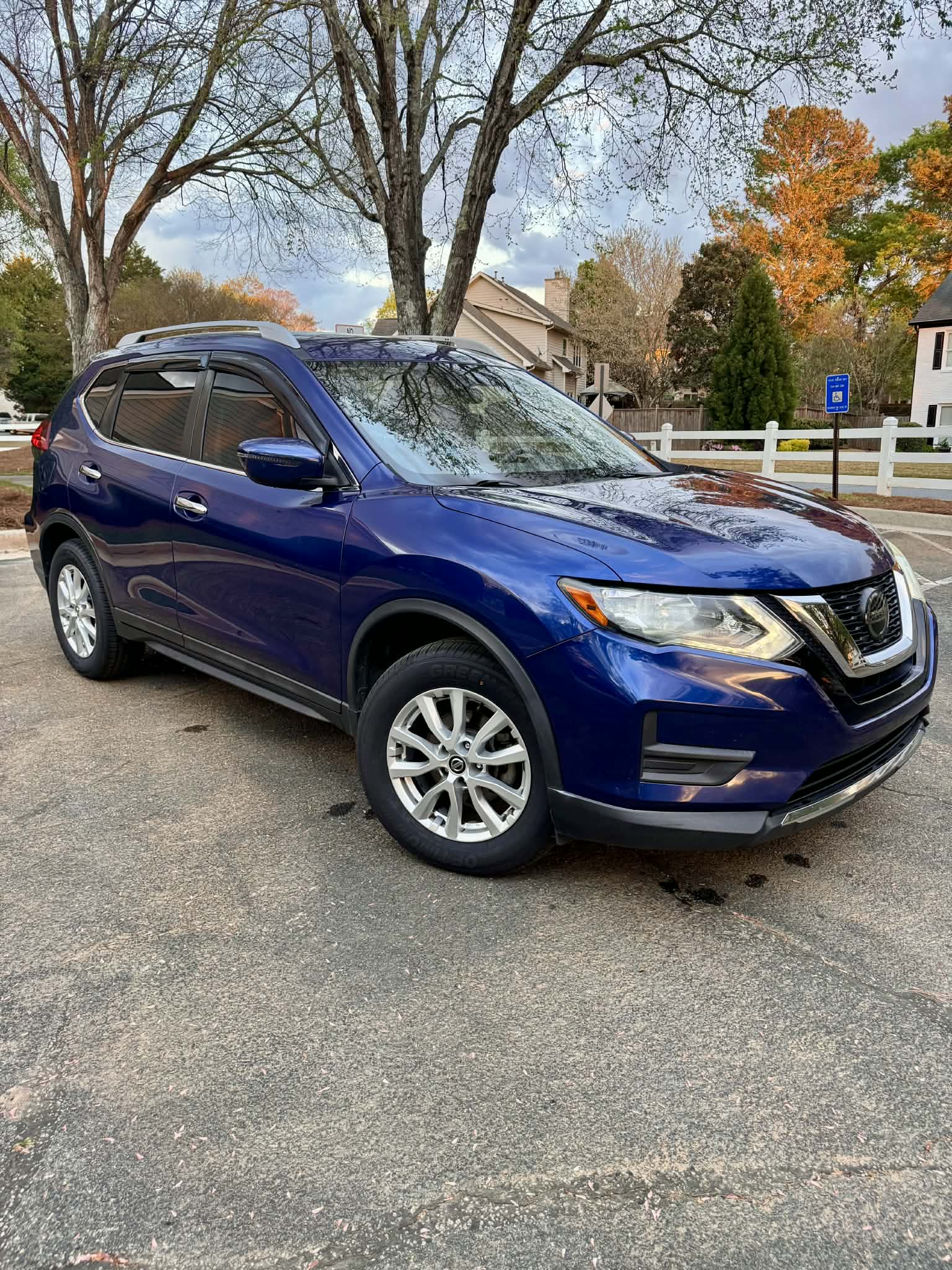 2019 Nissan Rogue SE photo 6