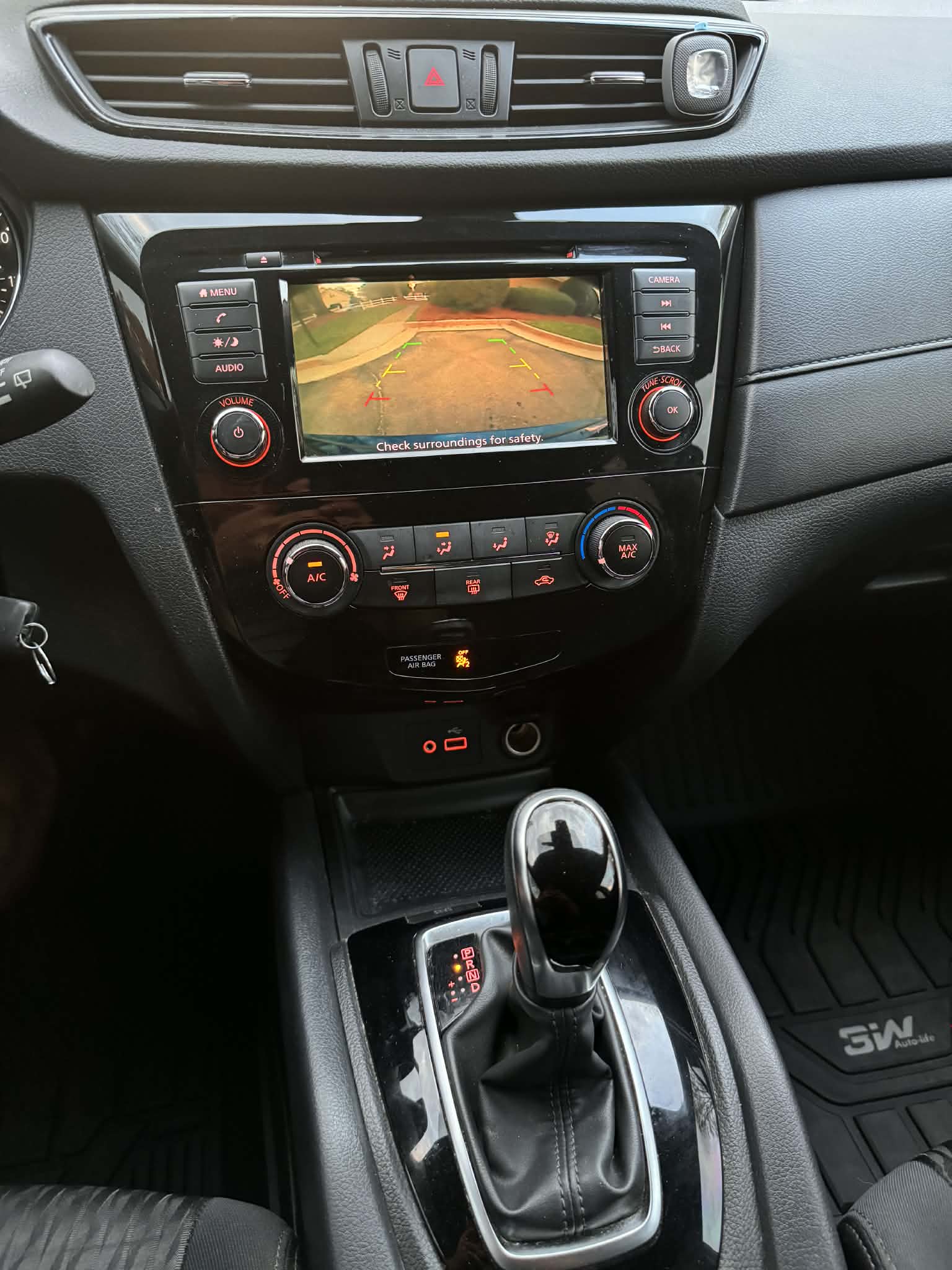 2019 Nissan Rogue SE photo 9