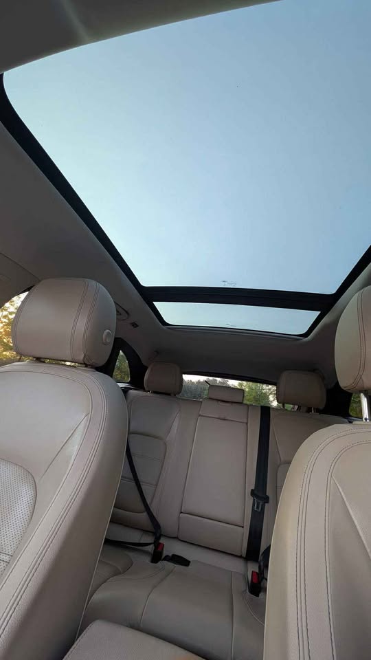2017 Jaguar F-pace 35t Premium Sport Utility 4D photo 7