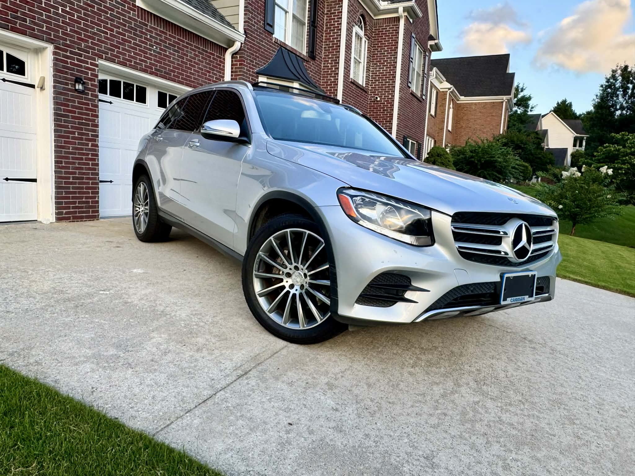 2016 Mercedes-Benz GLC300 photo 2