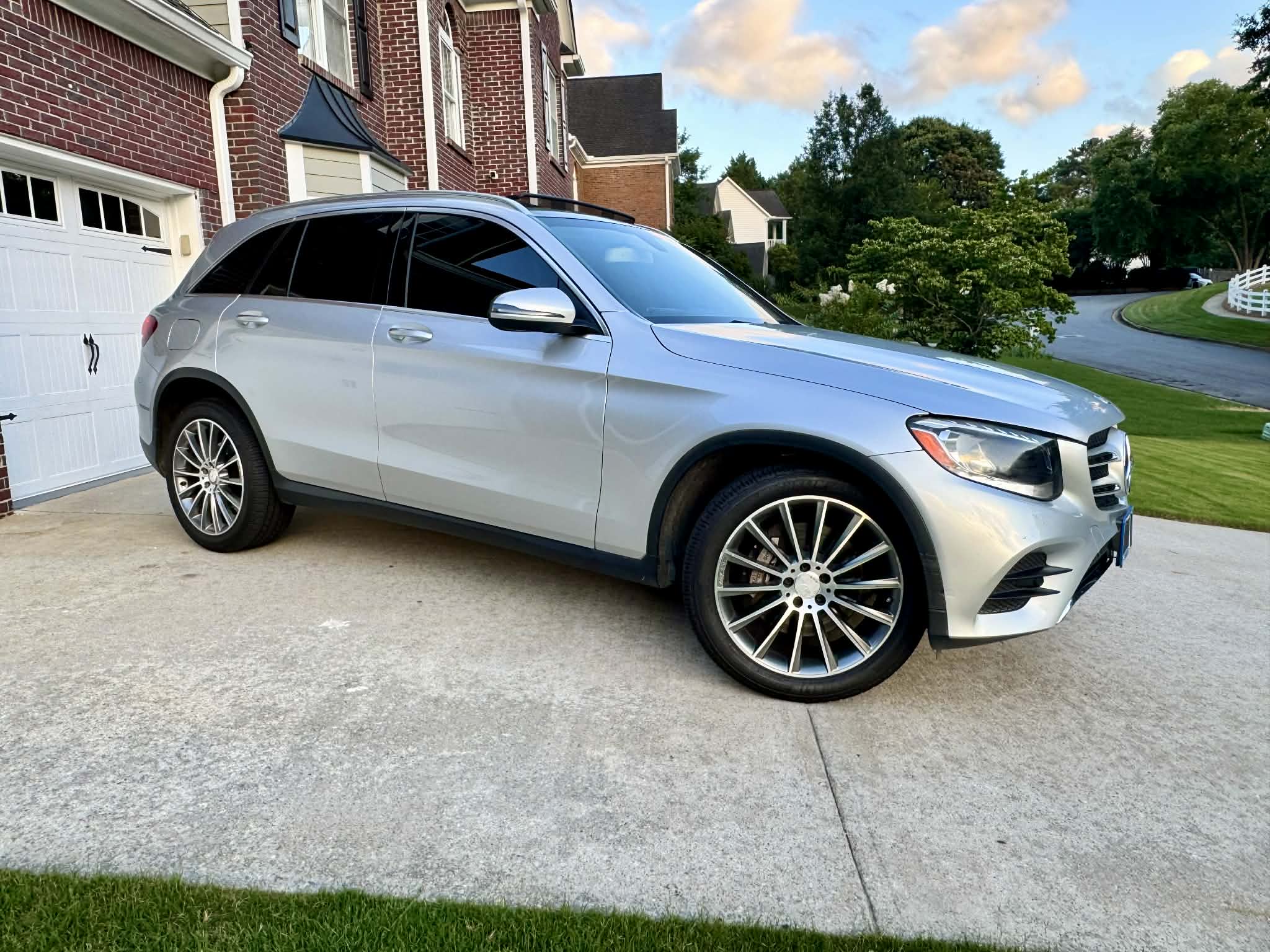 2016 Mercedes-Benz GLC300 photo 4