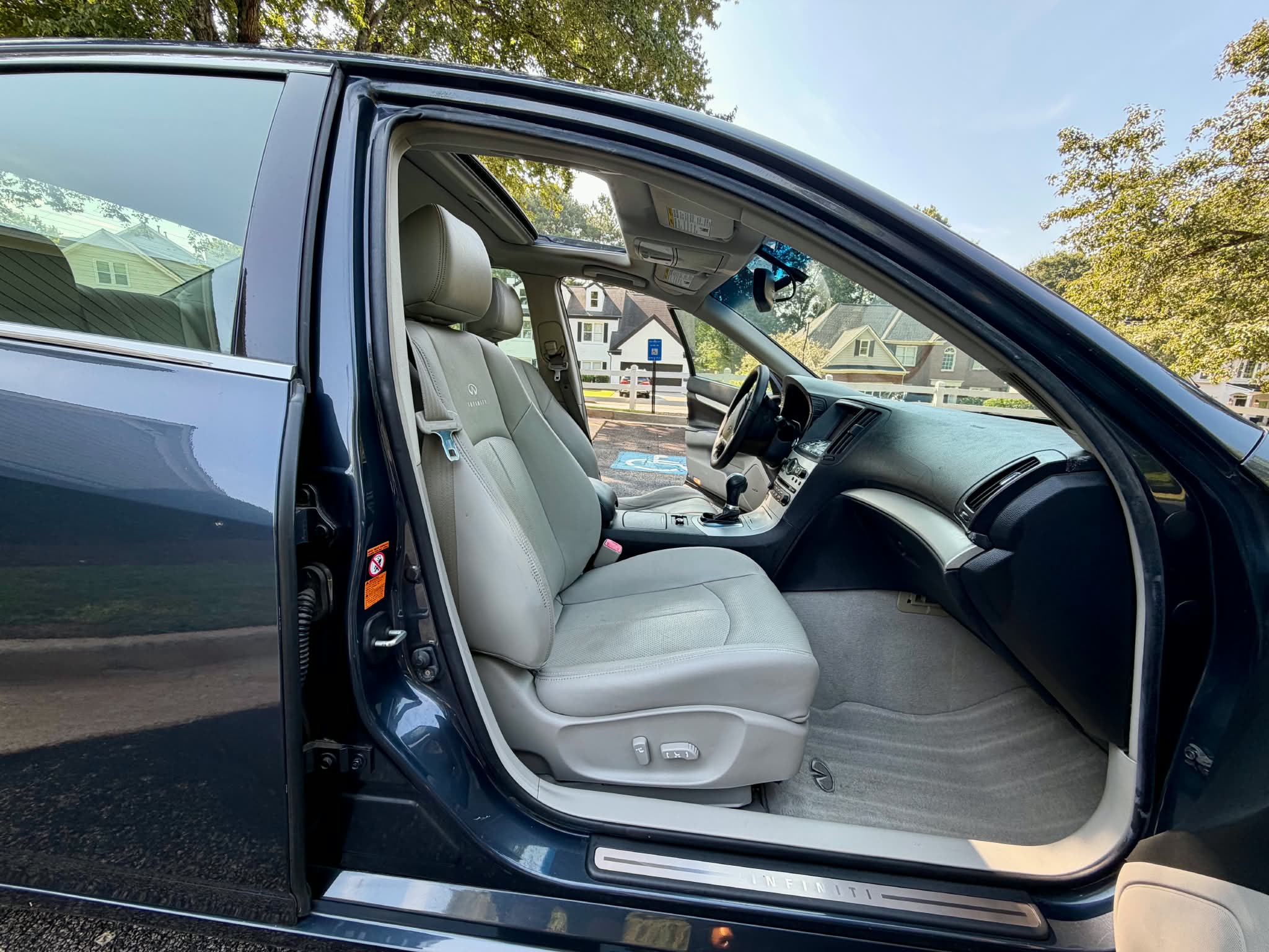 2009 Infinti G37 photo 9