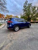 2019 Nissan Rogue SE photo 3